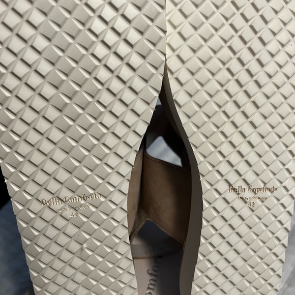Bella Comforto Devi Sandal Cream. 42. Size 11 - Picture 3 of 4
